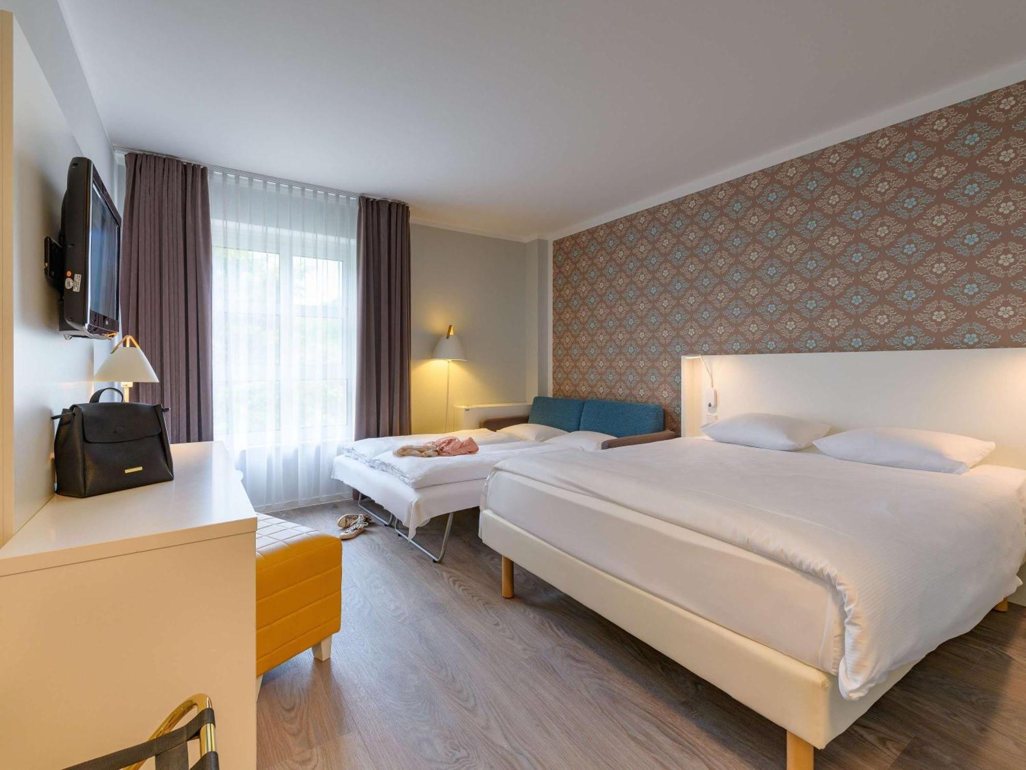 Ibis Styles Regensburg Hotel Exterior photo